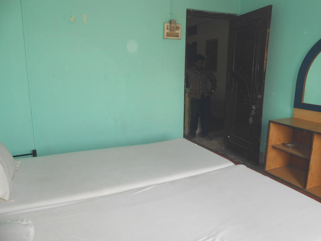 Hotel Sonmony Varanasi Ngoại thất bức ảnh