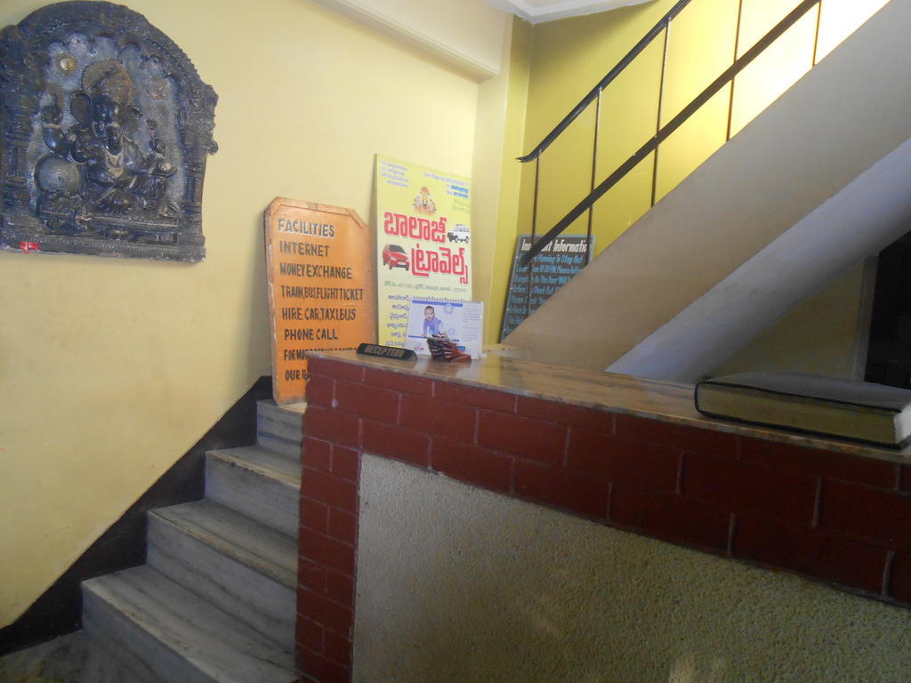 Hotel Sonmony Varanasi Ngoại thất bức ảnh
