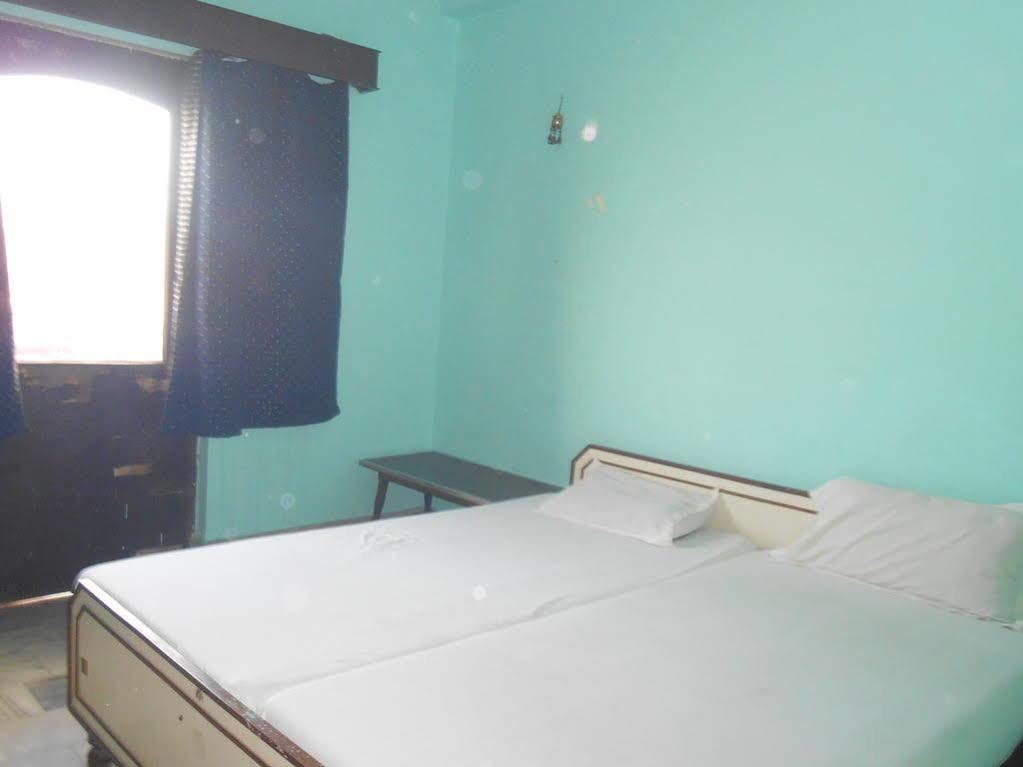 Hotel Sonmony Varanasi Ngoại thất bức ảnh
